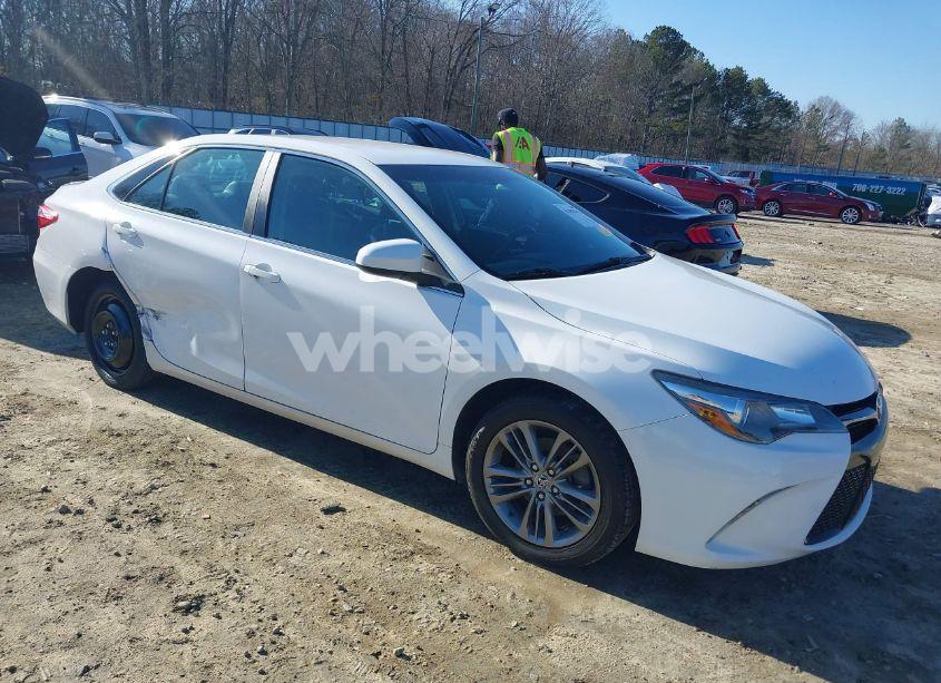 2015 Toyota Camry SE (VIN 4T1BF1FK8FU947192) main photo