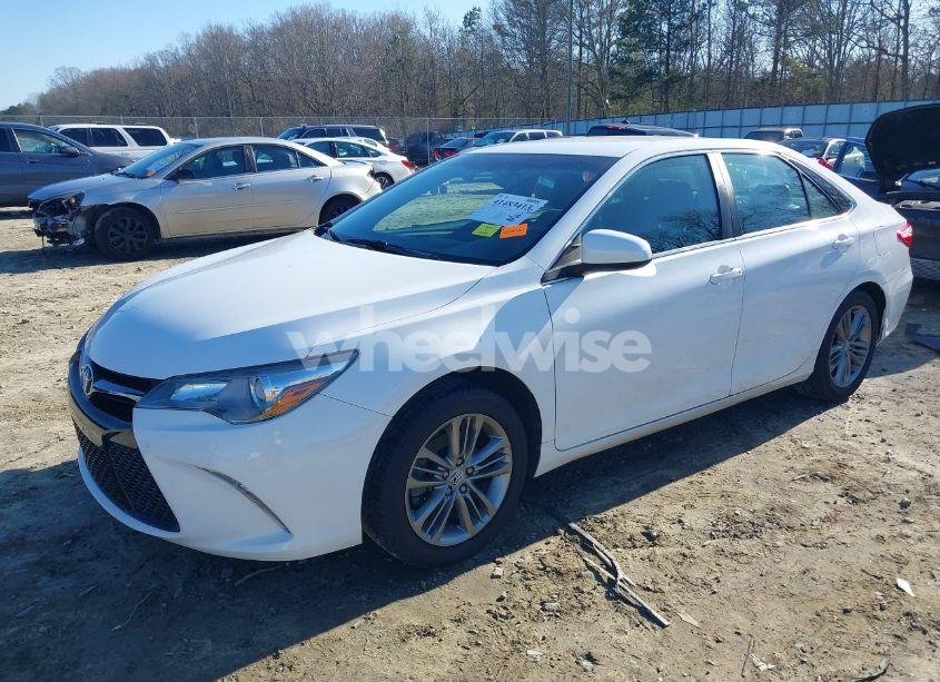 Photo 2 of 2015 Toyota Camry SE (VIN 4T1BF1FK8FU947192)