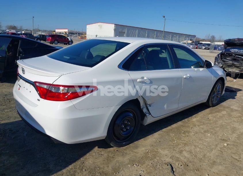 Photo 4 of 2015 Toyota Camry SE (VIN 4T1BF1FK8FU947192)