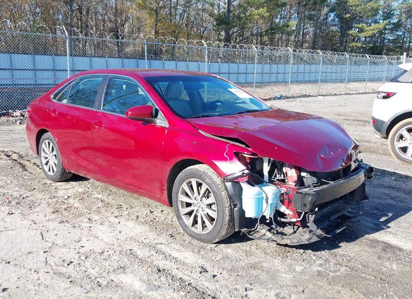 2015 Toyota Camry XLE (VIN 4T1BF1FK8FU972903) main photo