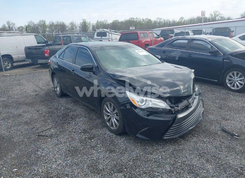 2015 Toyota Camry XLE (VIN 4T1BF1FK8FU973825) main photo