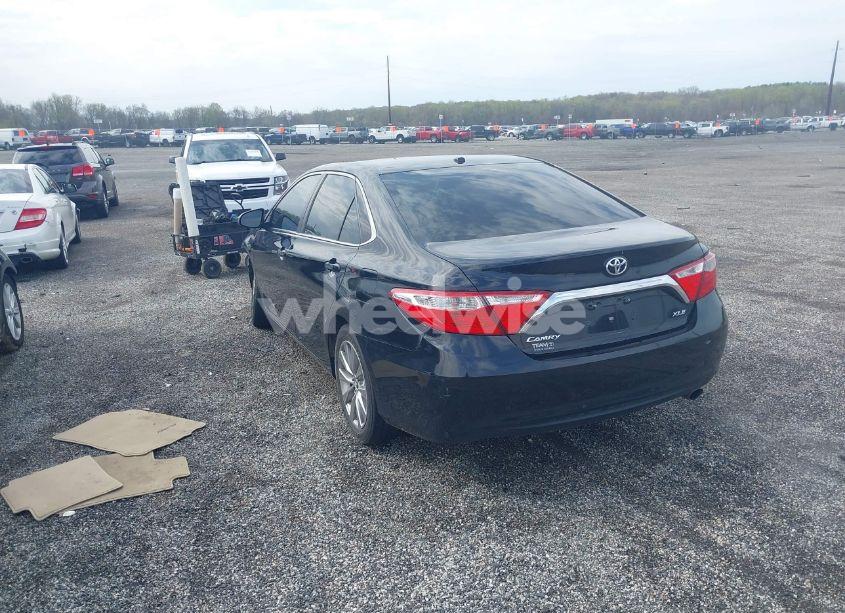 Photo 3 of 2015 Toyota Camry XLE (VIN 4T1BF1FK8FU973825)