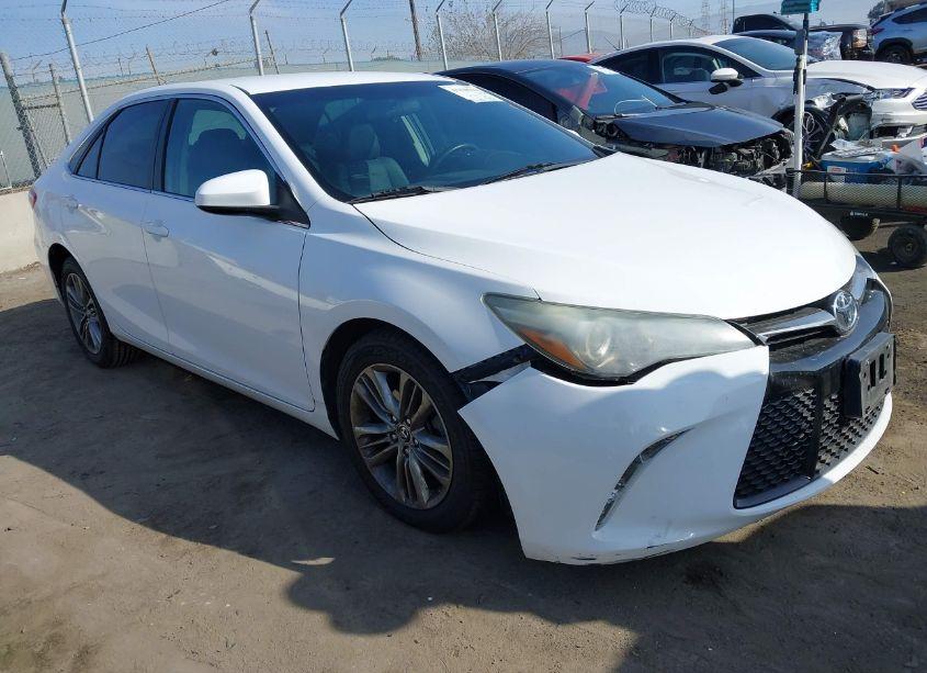 2015 Toyota Camry SE (VIN 4T1BF1FK8FU979866) main photo