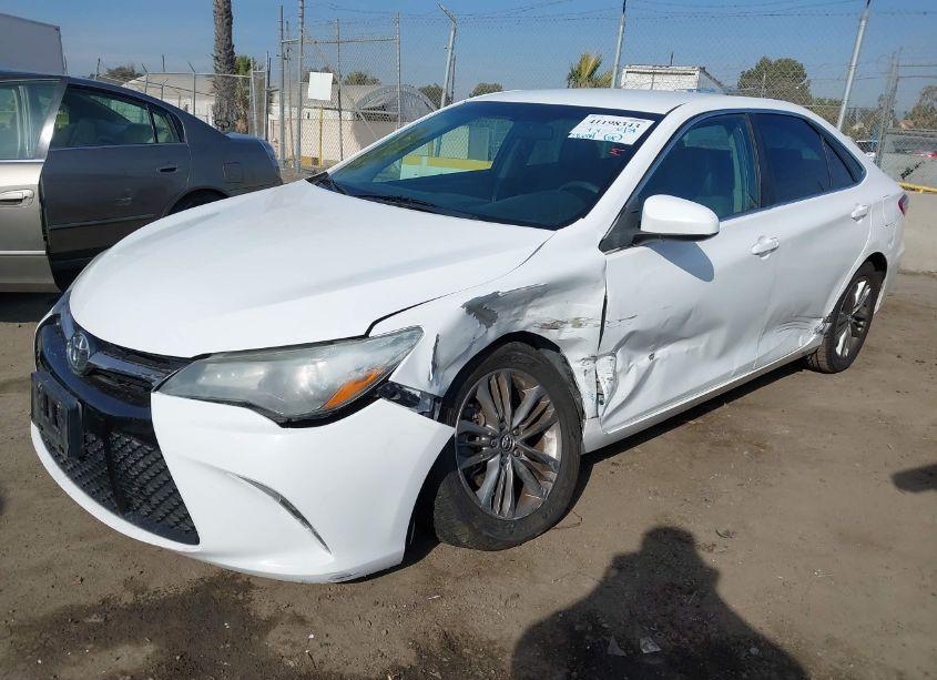 Photo 2 of 2015 Toyota Camry SE (VIN 4T1BF1FK8FU979866)