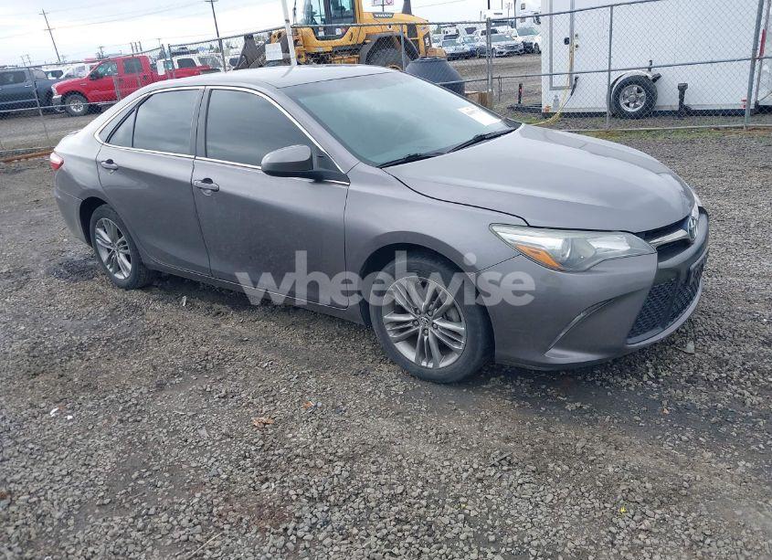 2015 Toyota Camry SE (VIN 4T1BF1FK8FU997395) main photo