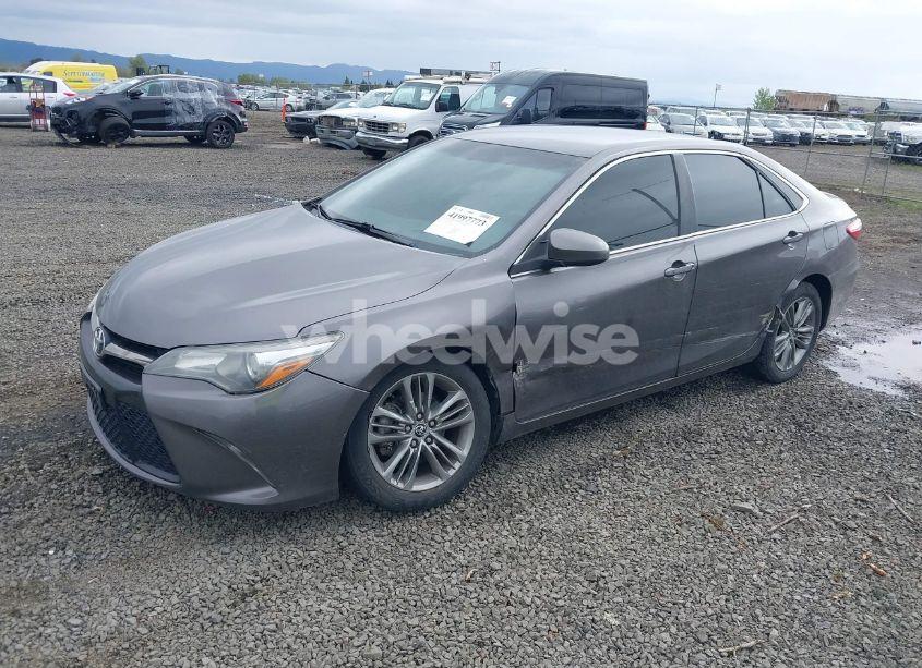 Photo 2 of 2015 Toyota Camry SE (VIN 4T1BF1FK8FU997395)