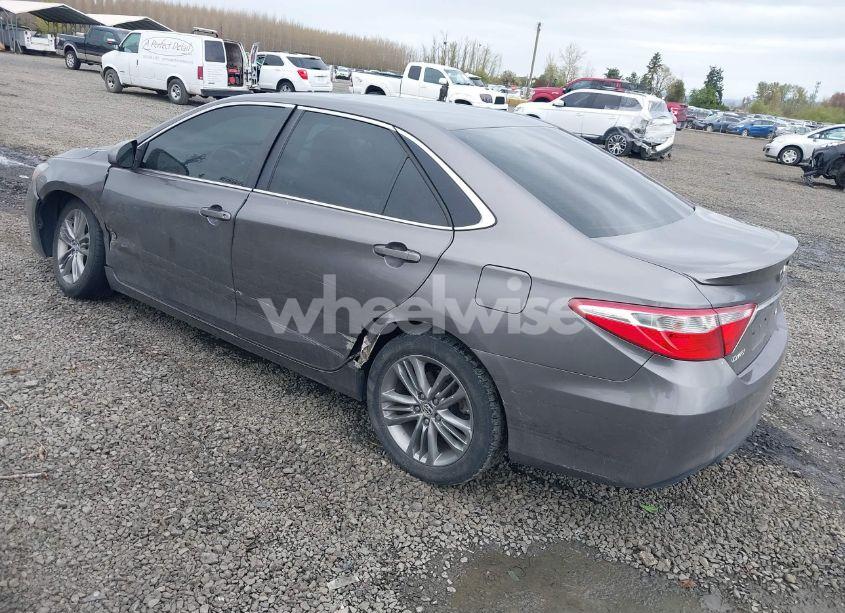 Photo 3 of 2015 Toyota Camry SE (VIN 4T1BF1FK8FU997395)
