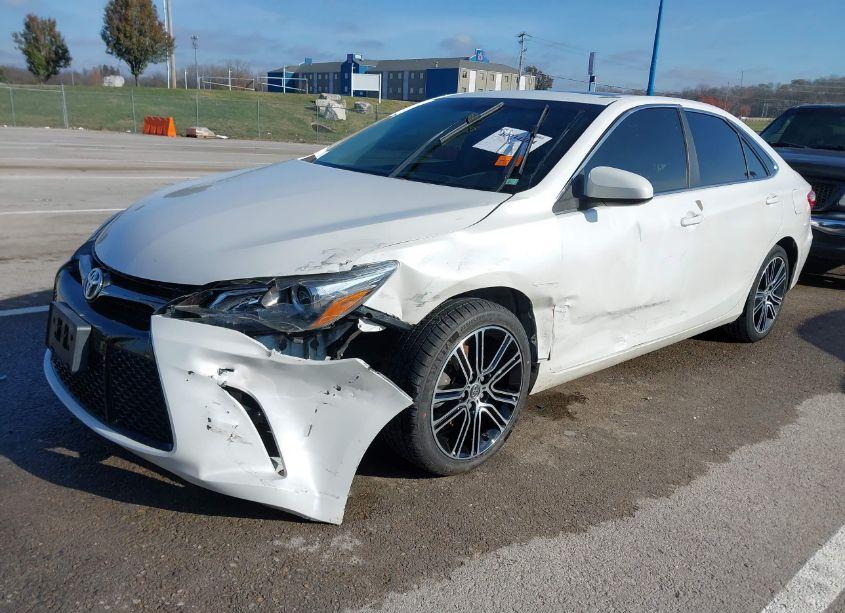 Photo 2 of 2016 Toyota Camry SE (VIN 4T1BF1FK8GU143024)