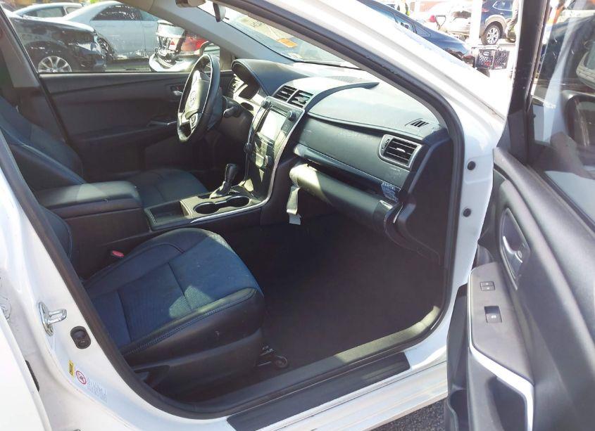 Photo 5 of 2016 Toyota Camry SE (VIN 4T1BF1FK8GU143024)