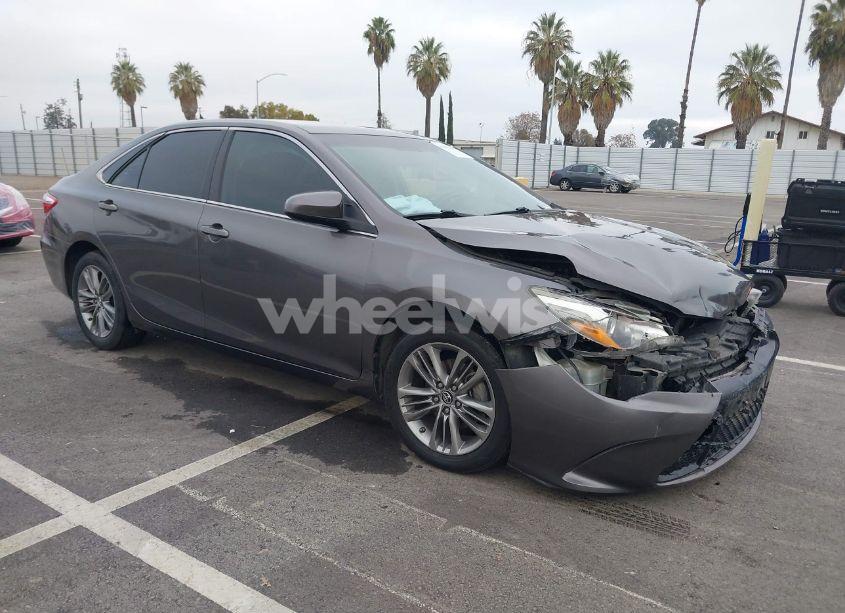 2016 Toyota Camry SE (VIN 4T1BF1FK8GU147932) main photo