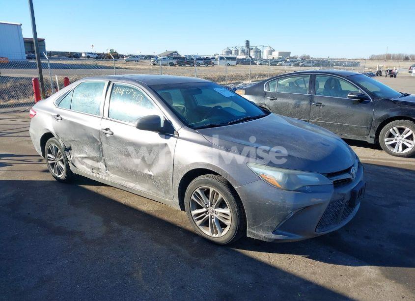 2016 Toyota Camry SE (VIN 4T1BF1FK8GU161216) main photo