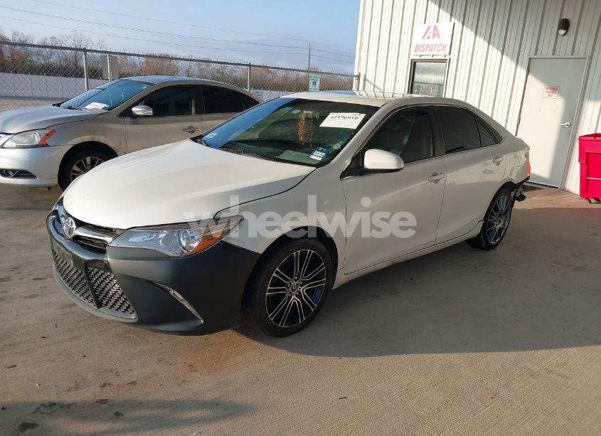 Photo 2 of 2016 Toyota Camry SE (VIN 4T1BF1FK8GU162253)