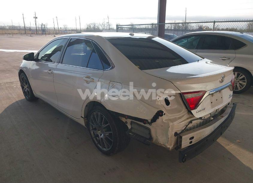 Photo 3 of 2016 Toyota Camry SE (VIN 4T1BF1FK8GU162253)