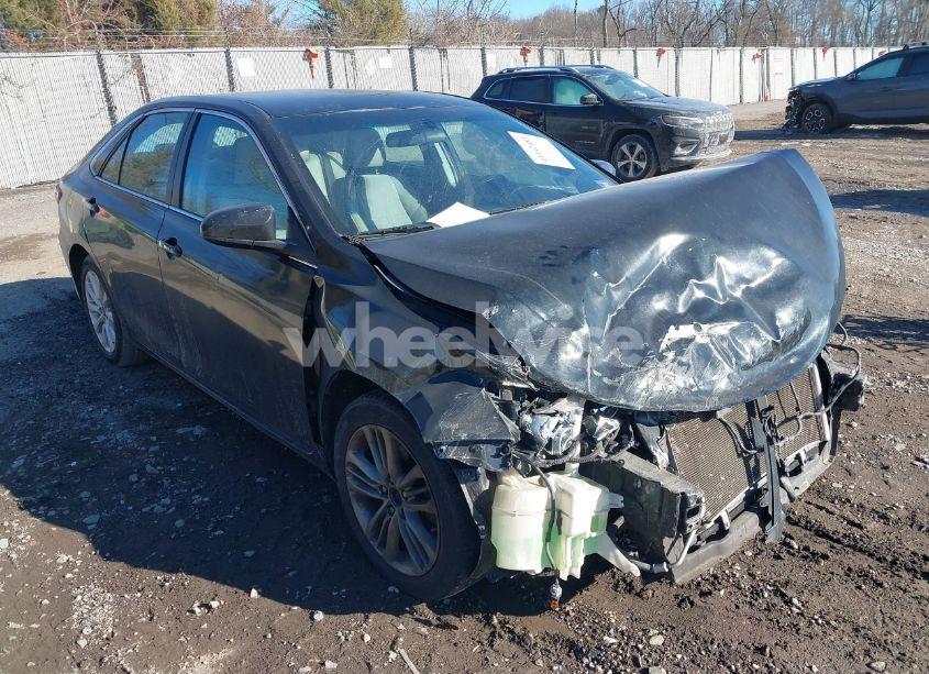 2016 Toyota Camry SE (VIN 4T1BF1FK8GU183197) main photo