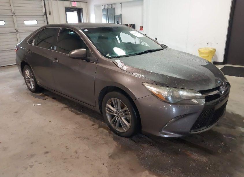 2016 Toyota Camry SE (VIN 4T1BF1FK8GU184351) main photo