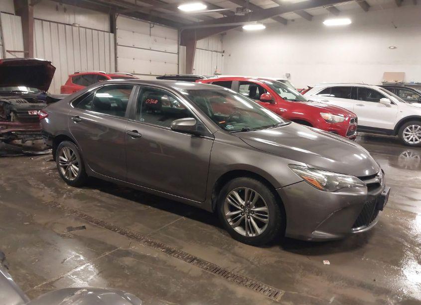 2016 Toyota Camry SE (VIN 4T1BF1FK8GU197102) main photo