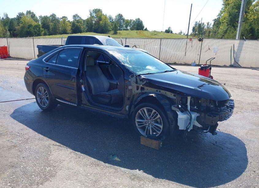 2016 Toyota Camry SE (VIN 4T1BF1FK8GU204193) main photo