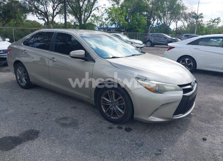 2016 Toyota Camry SE (VIN 4T1BF1FK8GU220863) main photo