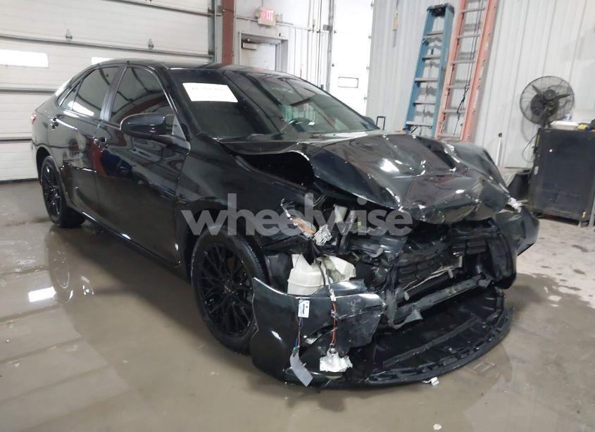 2016 Toyota Camry SE (VIN 4T1BF1FK8GU225013) main photo