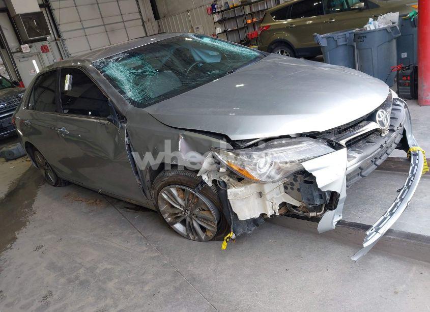 2016 Toyota Camry SE (VIN 4T1BF1FK8GU242264) main photo