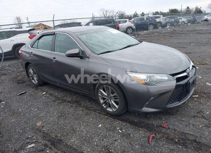 2016 Toyota Camry SE (VIN 4T1BF1FK8GU245424) main photo