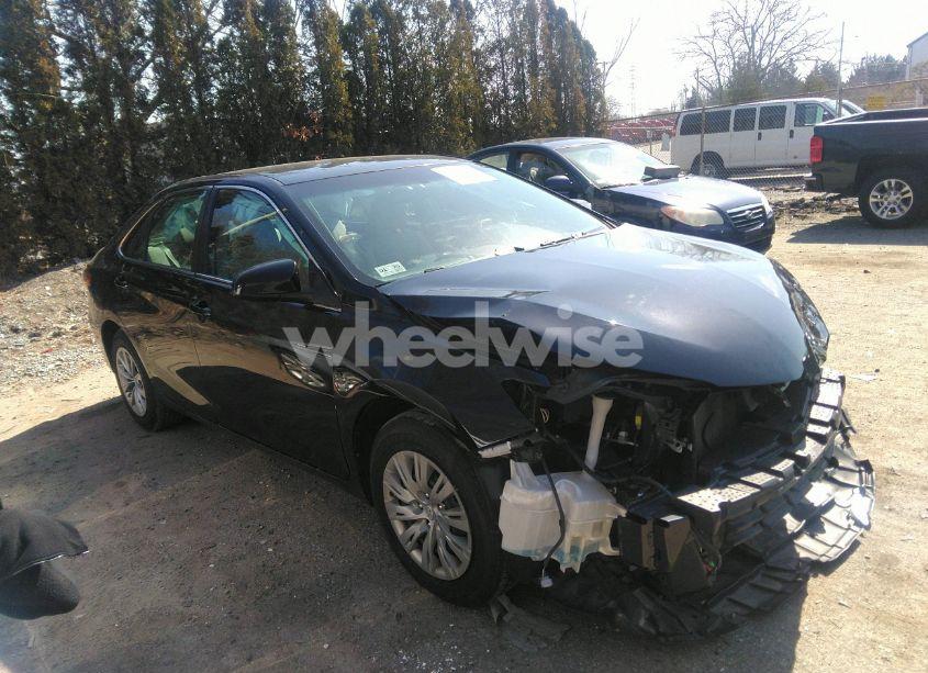 2016 Toyota Camry LE (VIN 4T1BF1FK8GU260781) main photo