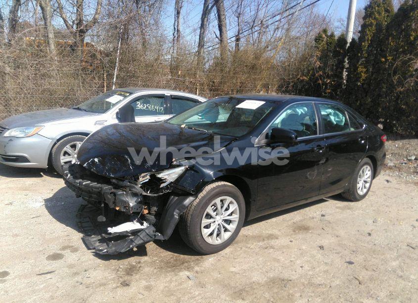 Photo 2 of 2016 Toyota Camry LE (VIN 4T1BF1FK8GU260781)