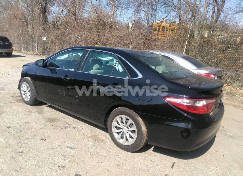 Photo 3 of 2016 Toyota Camry LE (VIN 4T1BF1FK8GU260781)