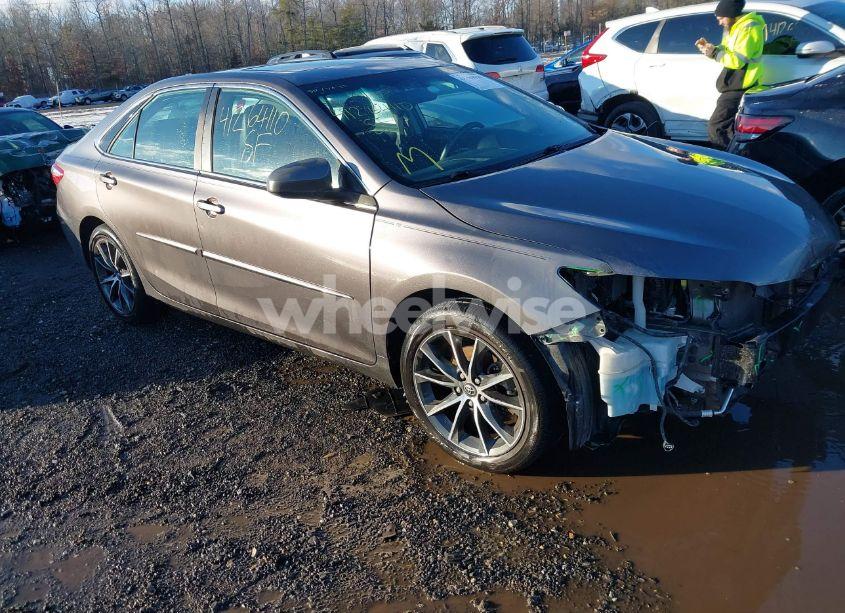 2016 Toyota Camry XSE (VIN 4T1BF1FK8GU263826) main photo