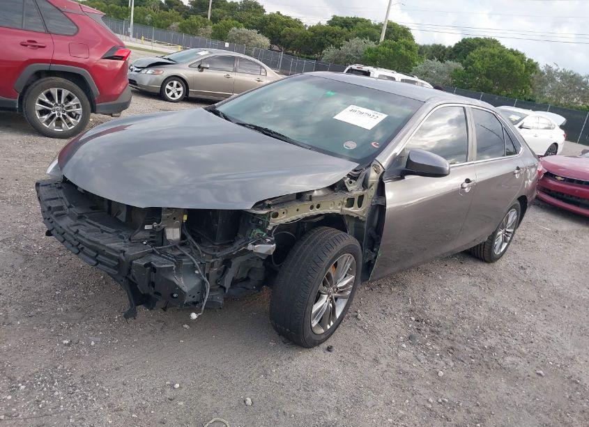 Photo 2 of 2016 Toyota Camry SE (VIN 4T1BF1FK8GU519611)