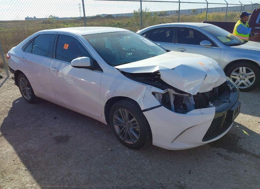 2016 Toyota Camry SE (VIN 4T1BF1FK8GU543004) main photo