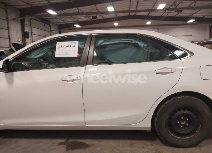 Photo 14 of 2016 Toyota Camry LE (VIN 4T1BF1FK8GU553919)