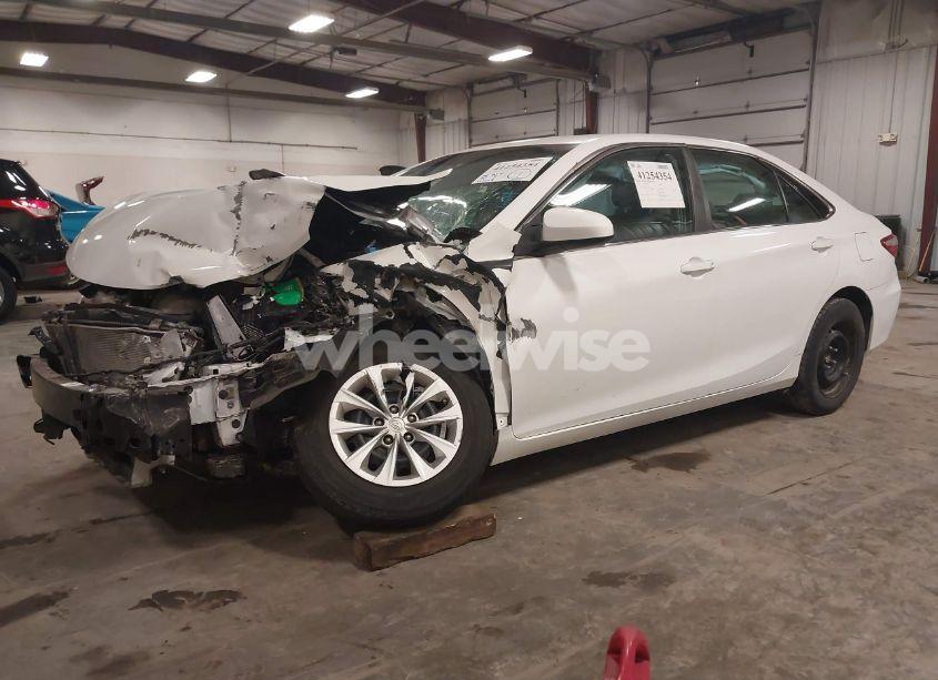 Photo 2 of 2016 Toyota Camry LE (VIN 4T1BF1FK8GU553919)