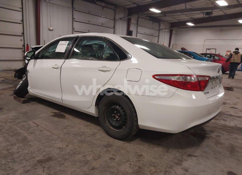 Photo 3 of 2016 Toyota Camry LE (VIN 4T1BF1FK8GU553919)
