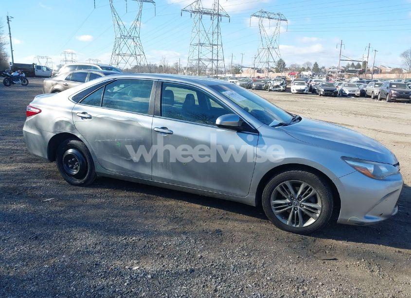 2016 Toyota Camry SE (VIN 4T1BF1FK8GU554312) main photo