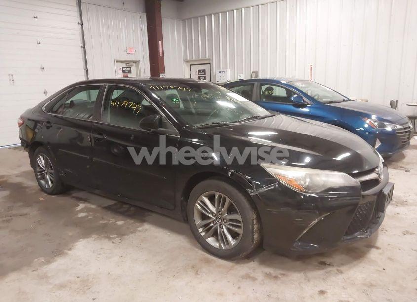 2016 Toyota Camry SE (VIN 4T1BF1FK8GU565925) main photo