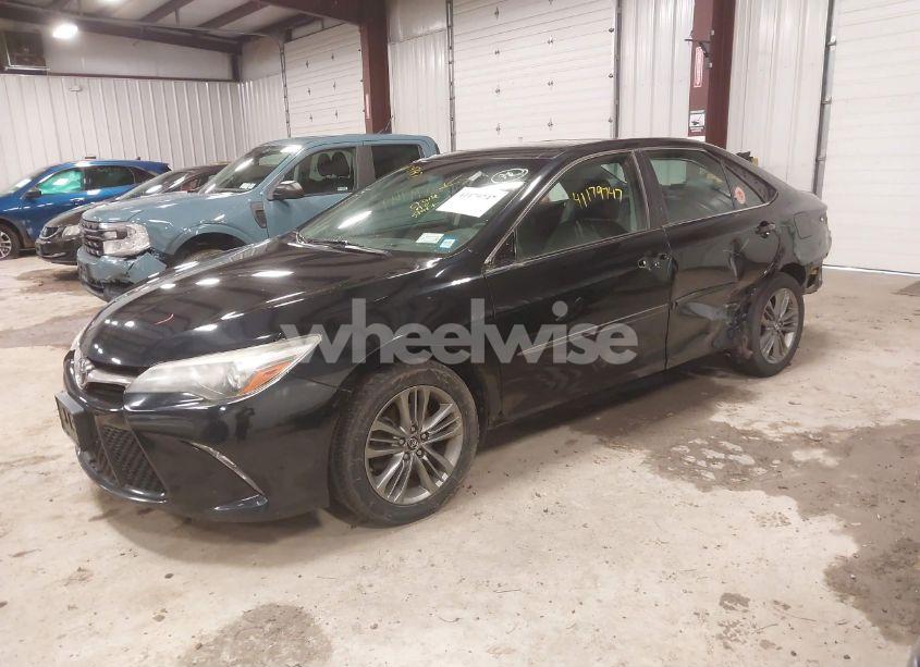 Photo 2 of 2016 Toyota Camry SE (VIN 4T1BF1FK8GU565925)