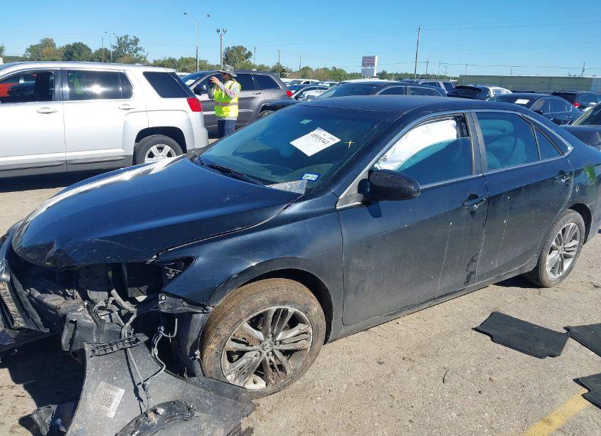 Photo 2 of 2017 Toyota Camry SE (VIN 4T1BF1FK8HU293698)