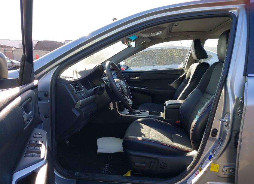 Photo 5 of 2017 Toyota Camry SE (VIN 4T1BF1FK8HU300617)