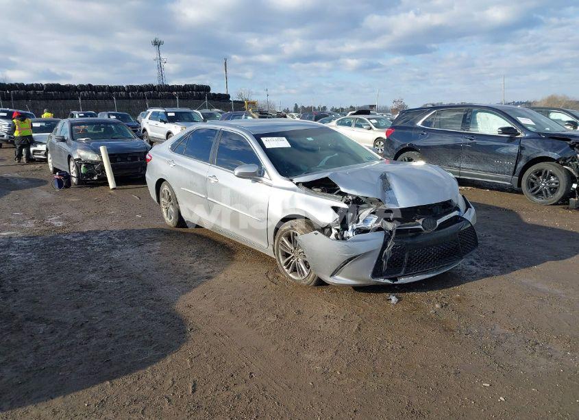 2017 Toyota Camry SE (VIN 4T1BF1FK8HU319751) main photo