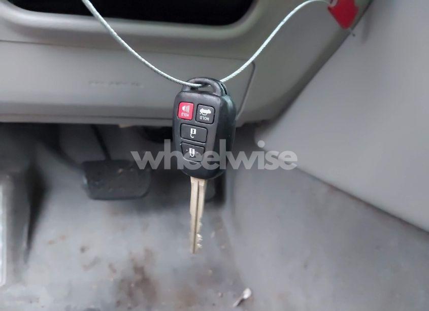 Photo 11 of 2017 Toyota Camry LE (VIN 4T1BF1FK8HU324075)