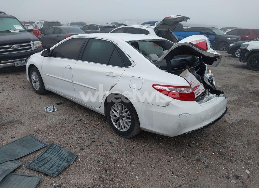 Photo 3 of 2017 Toyota Camry LE (VIN 4T1BF1FK8HU324075)