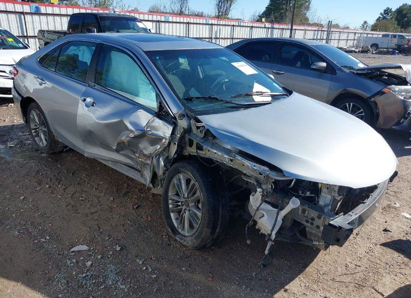 2017 Toyota Camry SE (VIN 4T1BF1FK8HU330555) main photo