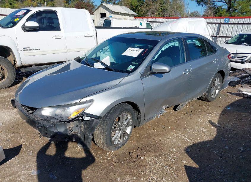 Photo 2 of 2017 Toyota Camry SE (VIN 4T1BF1FK8HU330555)