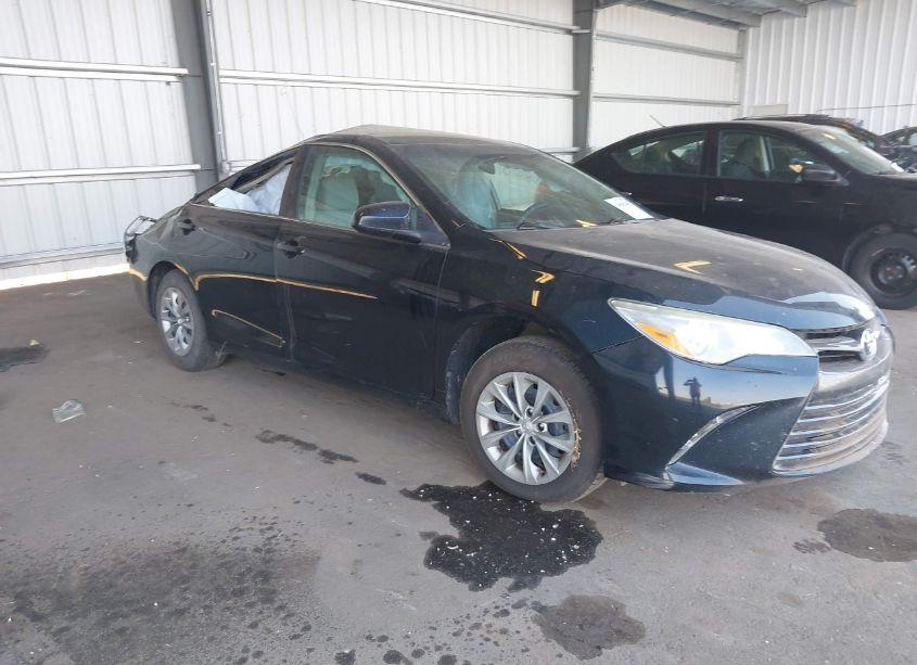 2017 Toyota Camry LE (VIN 4T1BF1FK8HU332144) main photo