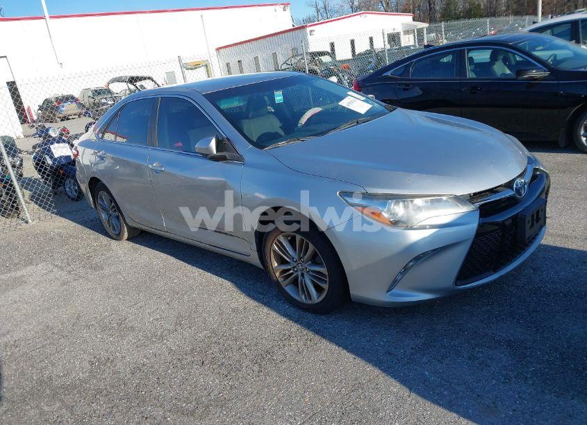 2017 Toyota Camry SE (VIN 4T1BF1FK8HU365984) main photo