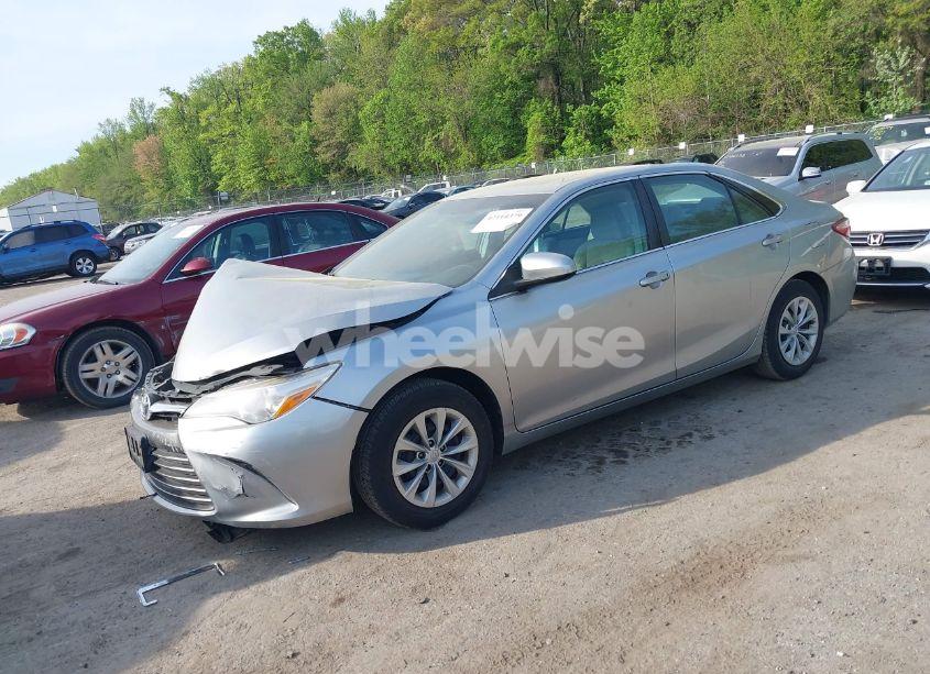 Photo 2 of 2017 Toyota Camry LE (VIN 4T1BF1FK8HU376791)