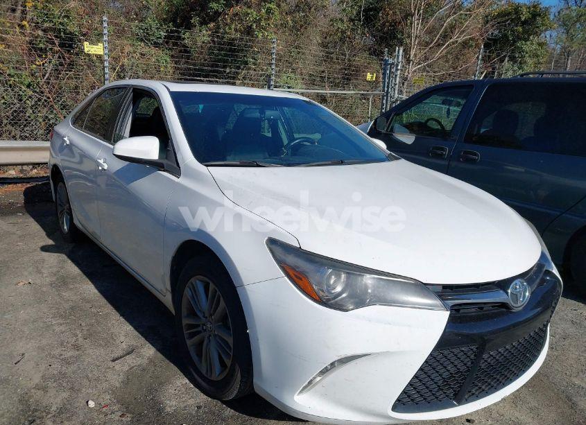2017 Toyota Camry SE (VIN 4T1BF1FK8HU380940) main photo