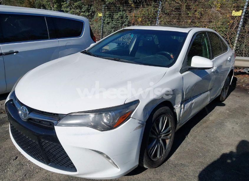 Photo 2 of 2017 Toyota Camry SE (VIN 4T1BF1FK8HU380940)