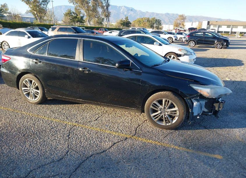 2017 Toyota Camry SE (VIN 4T1BF1FK8HU397477) main photo